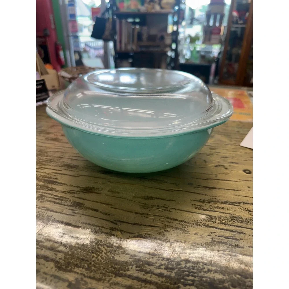 Vintage Pyrex Round Turquoise Bowl 2Qt #024 w/ orig lid